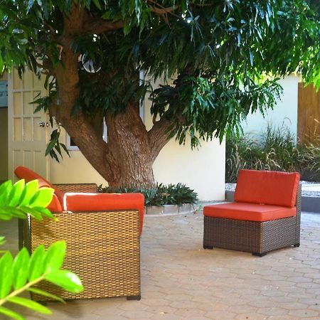Homey Vacation And Carrental Willemstad Exterior photo